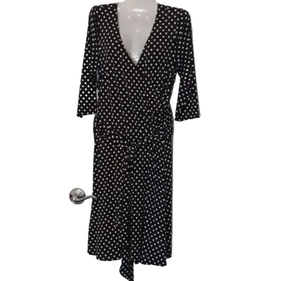 💙🏍 polkadot faux wrap dress with fabric belt and vneck - Picture 4 of 10